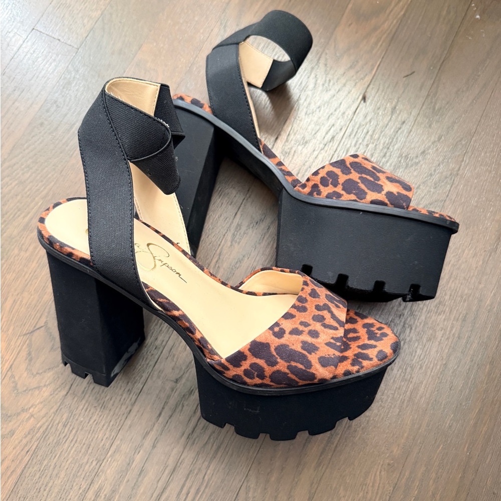 Jessica Simpson Women's Skylir leopard Platform Sandal Heels